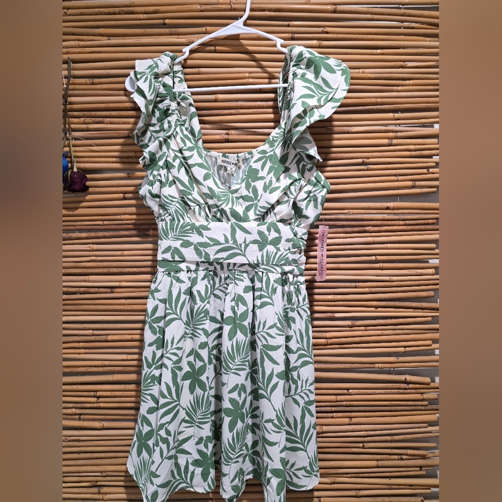 Green and White Floral Leaves Dress Mini Dress. Flutter Type Sleeve